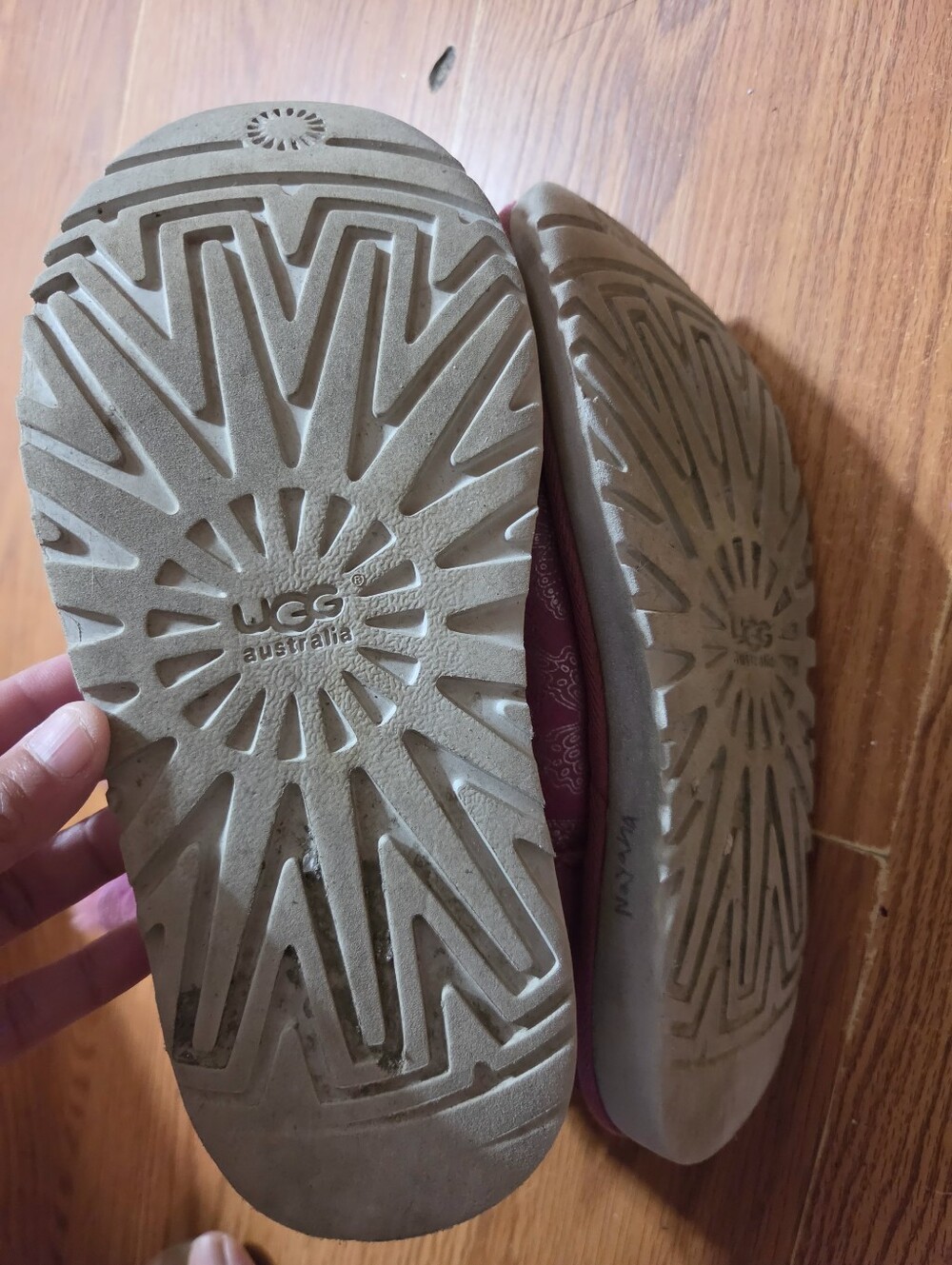 Pink ugg Boots - Picture 8 of 10
